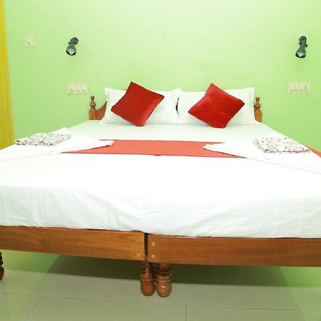 Shirleys Beach Hotel Ковалам Экстерьер фото