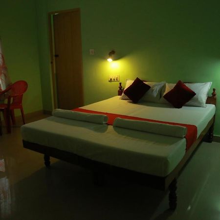Shirleys Beach Hotel Ковалам Экстерьер фото